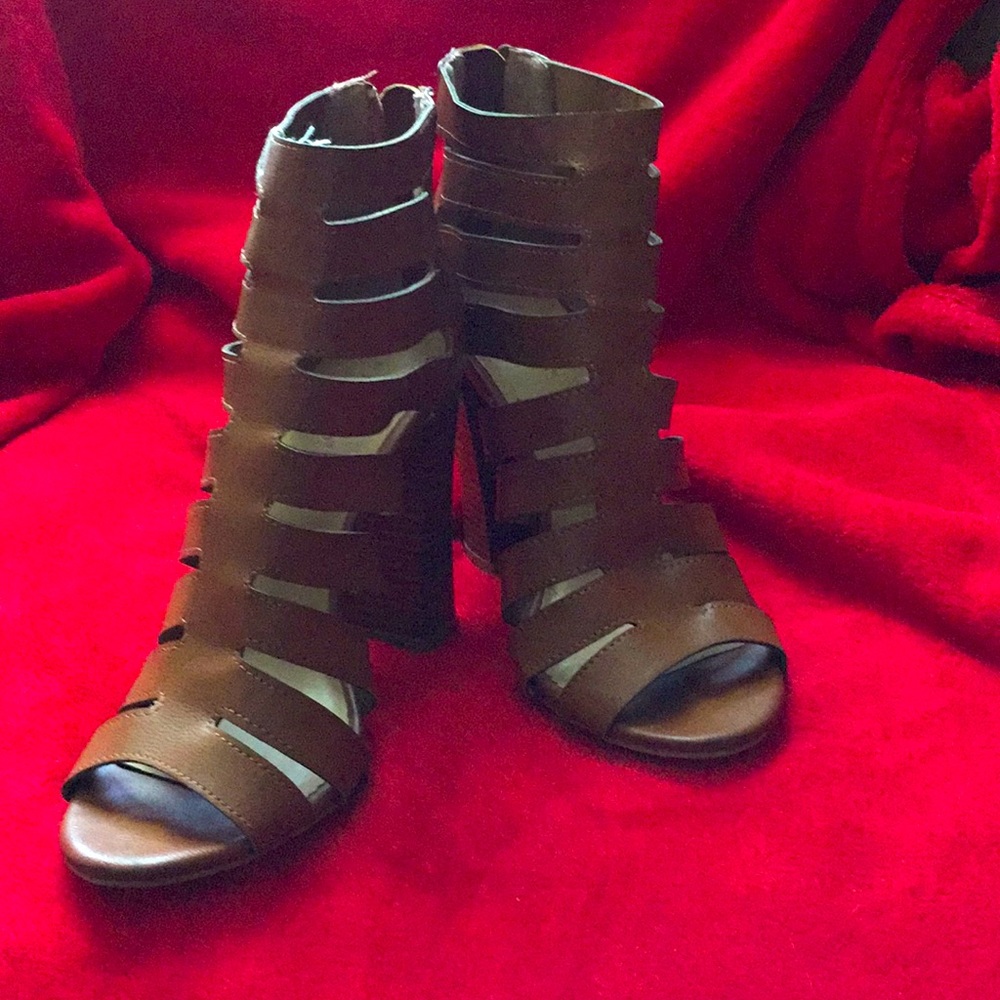Bamboo Gladiator chunky size 9 sandals